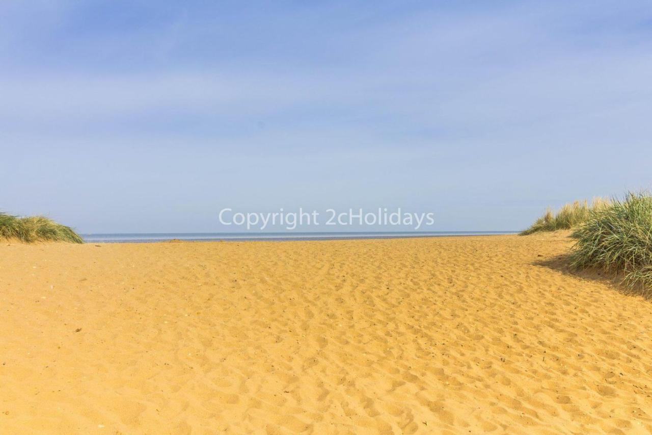 8 Berth Caravan For Hire At Heacham Holiday Park In Norfolk Ref 21024F Hotel Ngoại thất bức ảnh